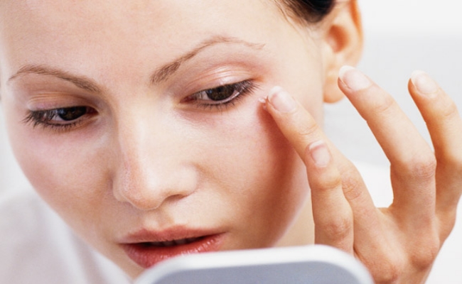 Reduces Under-eye Circles Reduces Under-eye Circles