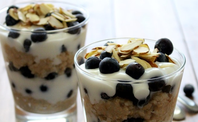 Oatmeal almond parfait
