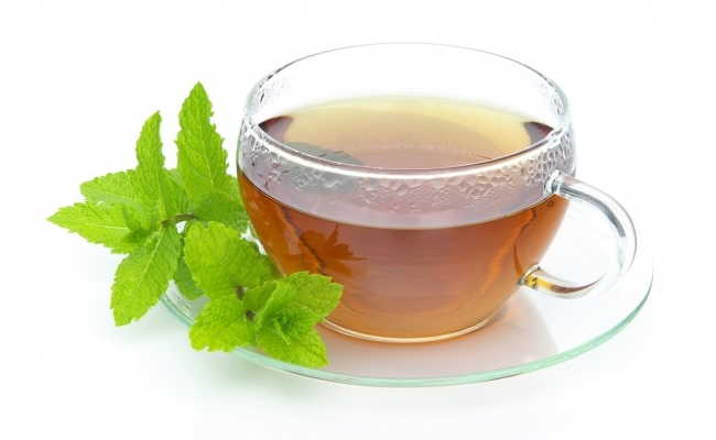Apple cider vinegar and mint tea mixture