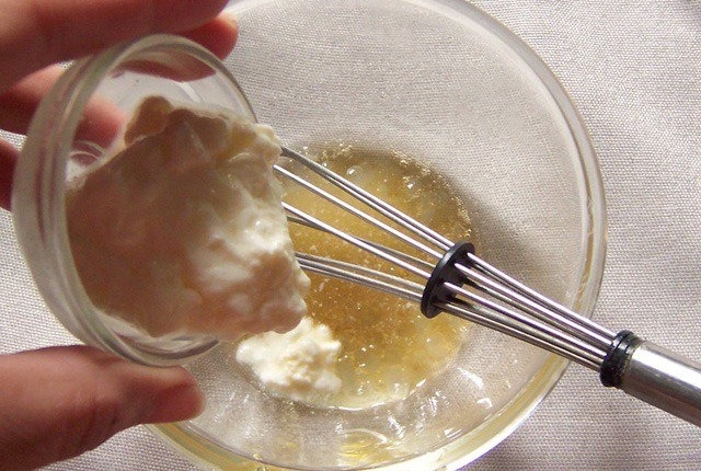 Aloe-Vera And Yogurt Hair Mask