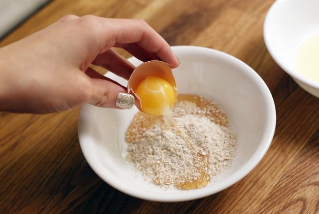 Honey, Egg Yolk, And Oatmeal Honey, Egg Yolk, And Oatmeal