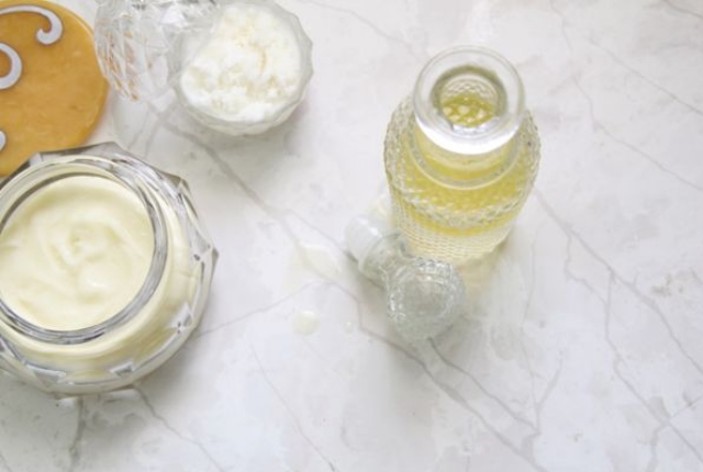 Homemade Lotion Using Beeswax, Coconut Oil And Olive Oil